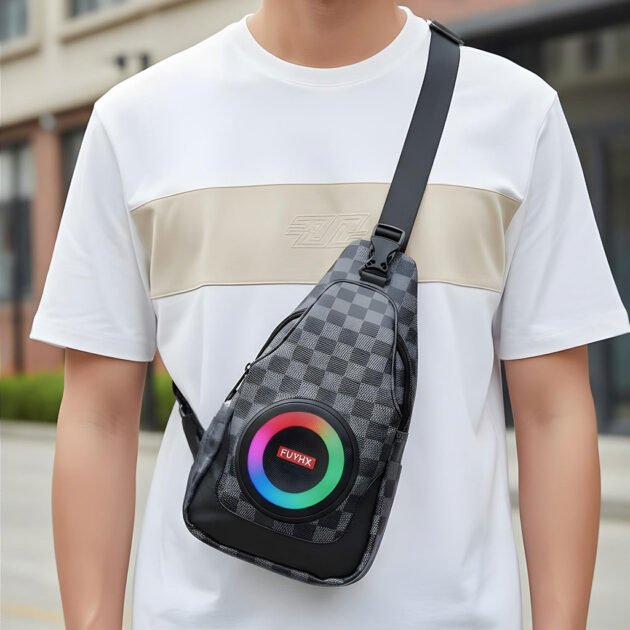 Sac à Bandoulière avec Haut Parleur Bluetooth Rechargeable RGB CH-M818 – حقيبة رجالية مع مكبر صوت بلوتوث مدمج